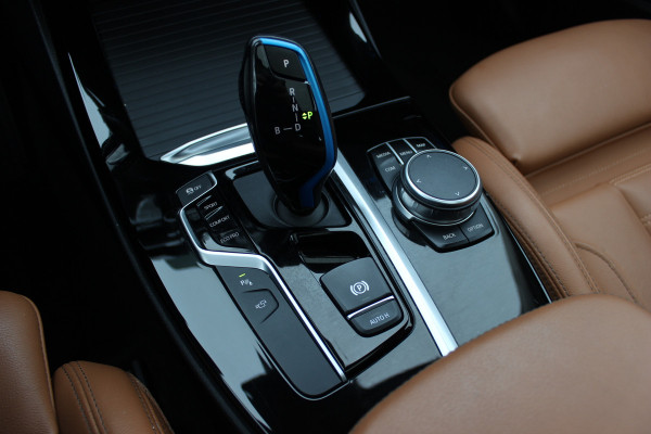 BMW iX3 Executive 80 kWh / SoH 95.5% / Panoramadak / Camera / Head-up / 20'' / Leder / Harman Kardon / Navigatie / Memory seats / Dodehoek / DAB / Stoelverwarming / Cruise Control Adaptief