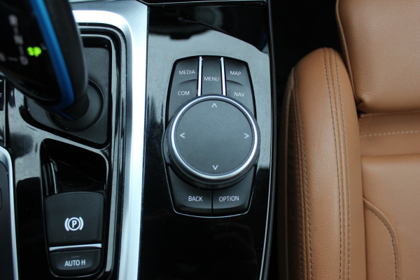 BMW iX3 Executive 80 kWh / SoH 95.5% / Panoramadak / Camera / Head-up / 20'' / Leder / Harman Kardon / Navigatie / Memory seats / Dodehoek / DAB / Stoelverwarming / Cruise Control Adaptief