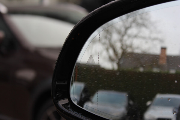 BMW iX3 Executive 80 kWh / SoH 95.5% / Panoramadak / Camera / Head-up / 20'' / Leder / Harman Kardon / Navigatie / Memory seats / Dodehoek / DAB / Stoelverwarming / Cruise Control Adaptief