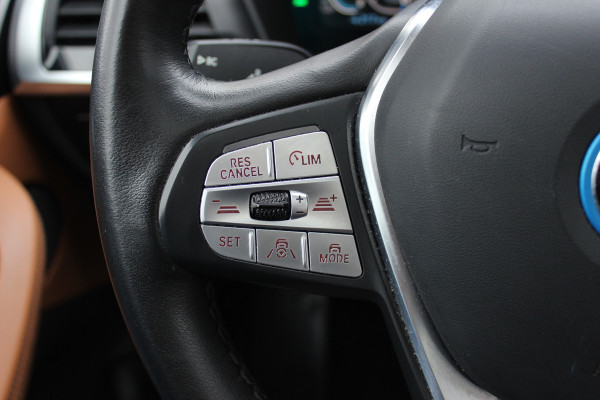 BMW iX3 Executive 80 kWh / SoH 95.5% / Panoramadak / Camera / Head-up / 20'' / Leder / Harman Kardon / Navigatie / Memory seats / Dodehoek / DAB / Stoelverwarming / Cruise Control Adaptief