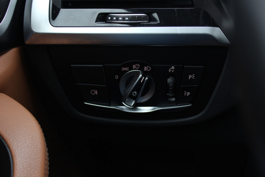 BMW iX3 Executive 80 kWh / SoH 95.5% / Panoramadak / Camera / Head-up / 20'' / Leder / Harman Kardon / Navigatie / Memory seats / Dodehoek / DAB / Stoelverwarming / Cruise Control Adaptief