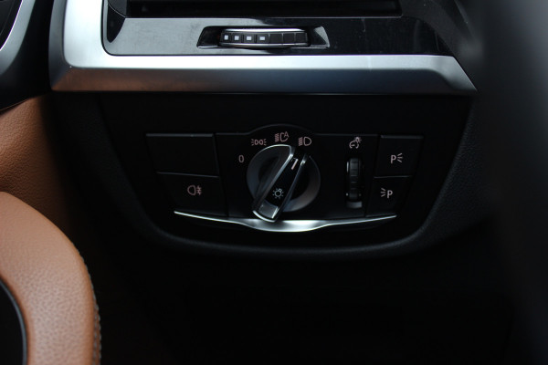 BMW iX3 Executive 80 kWh / SoH 95.5% / Panoramadak / Camera / Head-up / 20'' / Leder / Harman Kardon / Navigatie / Memory seats / Dodehoek / DAB / Stoelverwarming / Cruise Control Adaptief