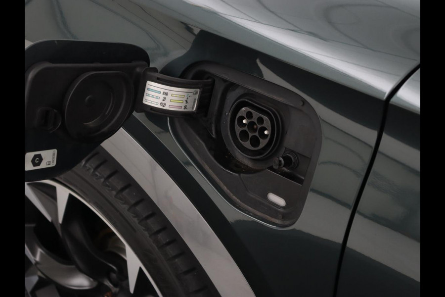 CUPRA Formentor 1.4 e-Hybrid VZ | 245pk | Stoelverwarming | Carplay | Camera | Adaptive cruise | Navigatie | Keyless | Memory | Sfeerverlichting | Full LED | 19'' | PHEV | Plug In