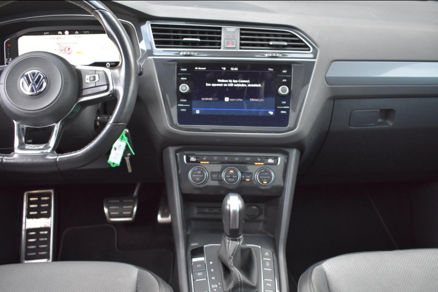 Volkswagen Tiguan 1.5 TSI ACT Highline | R-LINE | BLACK STYLE | TREKHAAK | VIRTUAL | STOELVERWARMING | NAP | DEALER ONDERHOUDEN
