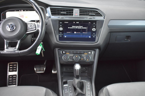 Volkswagen Tiguan 1.5 TSI ACT Highline | R-LINE | BLACK STYLE | TREKHAAK | VIRTUAL | STOELVERWARMING | NAP | DEALER ONDERHOUDEN