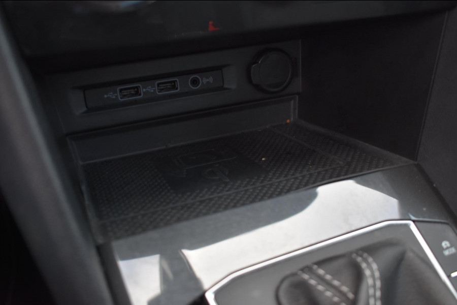 Volkswagen Tiguan 1.5 TSI ACT Highline | R-LINE | BLACK STYLE | TREKHAAK | VIRTUAL | STOELVERWARMING | NAP | DEALER ONDERHOUDEN