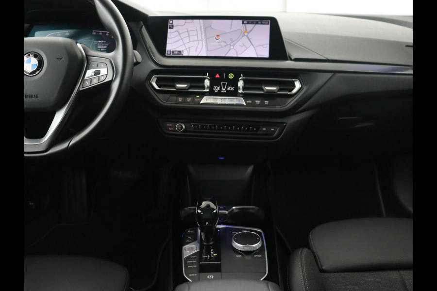 BMW 1-serie 118i Executive | Sport Line | Trekhaak | Sportstoelen | Carplay | Navigatie | Live Cockpit | Full LED | DAB | Climate control | Parkeerhulp | Sfeerverlichting
