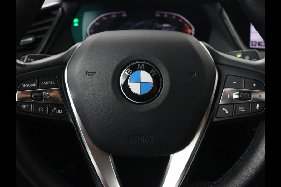 BMW 1-serie 118i Executive | Sport Line | Trekhaak | Sportstoelen | Carplay | Navigatie | Live Cockpit | Full LED | DAB | Climate control | Parkeerhulp | Sfeerverlichting
