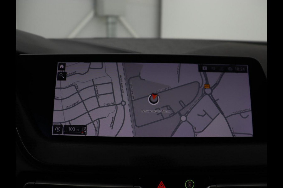 BMW 1-serie 118i Executive | Sport Line | Trekhaak | Sportstoelen | Carplay | Navigatie | Live Cockpit | Full LED | DAB | Climate control | Parkeerhulp | Sfeerverlichting