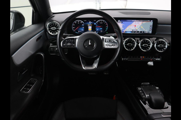 Mercedes-Benz A-Klasse 250e AMG Limited | Carplay | Stoelverwarming | Leder/Alcantara | Widescreen | Sfeerverlichting | Navigatie | Camera | Full LED | Park Assist | PHEV | Plug In