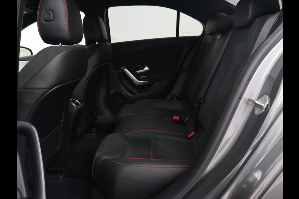Mercedes-Benz A-Klasse 250e AMG Limited | Carplay | Stoelverwarming | Leder/Alcantara | Widescreen | Sfeerverlichting | Navigatie | Camera | Full LED | Park Assist | PHEV | Plug In