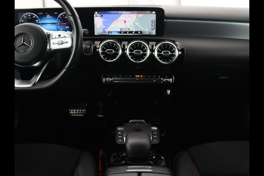 Mercedes-Benz A-Klasse 250e AMG Limited | Carplay | Stoelverwarming | Leder/Alcantara | Widescreen | Sfeerverlichting | Navigatie | Camera | Full LED | Park Assist | PHEV | Plug In