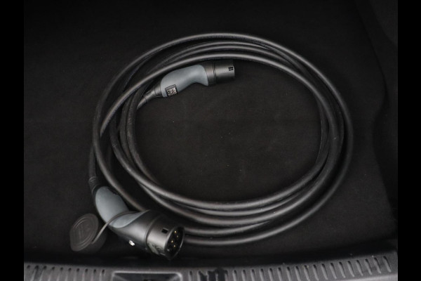 Mercedes-Benz A-Klasse 250e AMG Limited | Carplay | Stoelverwarming | Leder/Alcantara | Widescreen | Sfeerverlichting | Navigatie | Camera | Full LED | Park Assist | PHEV | Plug In