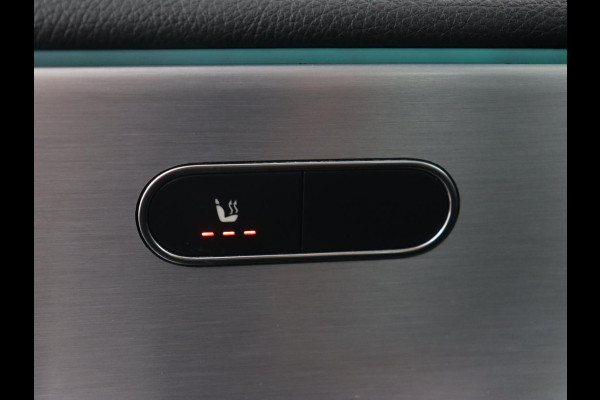 Mercedes-Benz A-Klasse 250e AMG Limited | Carplay | Stoelverwarming | Leder/Alcantara | Widescreen | Sfeerverlichting | Navigatie | Camera | Full LED | Park Assist | PHEV | Plug In