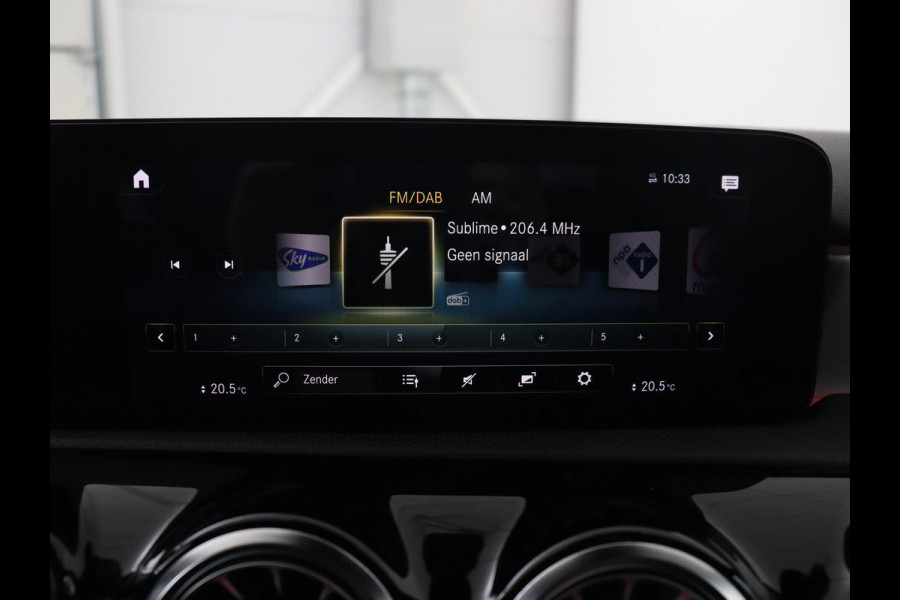 Mercedes-Benz A-Klasse 250e AMG Limited | Carplay | Stoelverwarming | Leder/Alcantara | Widescreen | Sfeerverlichting | Navigatie | Camera | Full LED | Park Assist | PHEV | Plug In