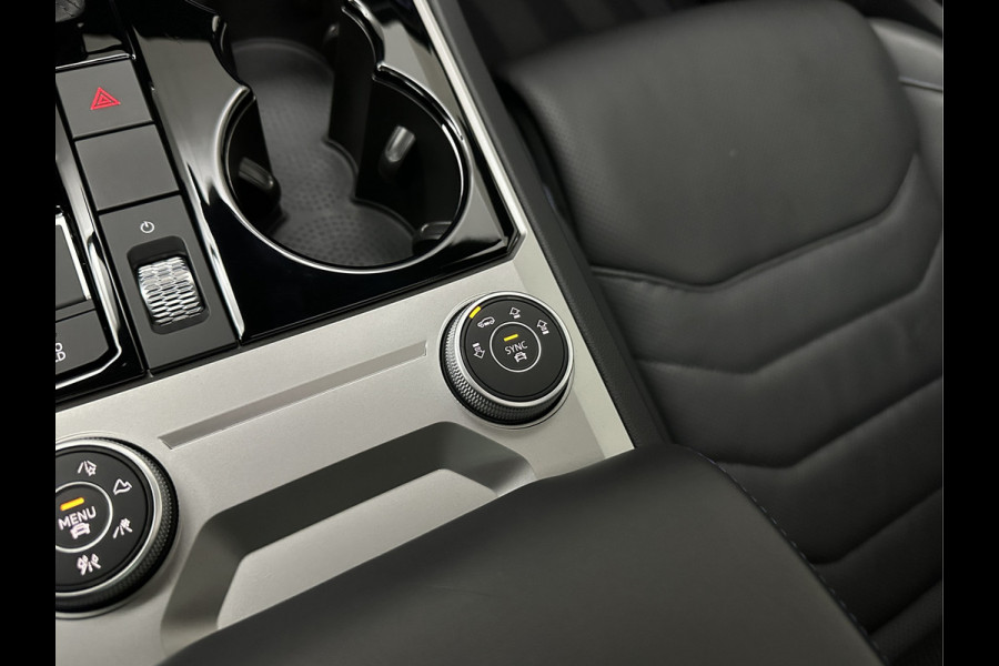 Volkswagen Touareg R 3.0 TSI 462PK E-Hybrid | Luchtvering | Puglia Leder | Panorama | ACC | Trekhaak | 22'' | Stoelventilatie | Nachtzicht | Head-Up | Standkachel | Ergo-Comfort | Sfeerverlichting | 4-Zone Clima | Stuurverwarming | Black-Optic | Dodehoek | Lane-Assist | Carplay | Draadloos Laden | BOVAG Garantie |