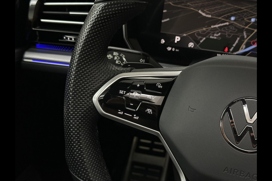 Volkswagen Touareg R 3.0 TSI 462PK E-Hybrid | Luchtvering | Puglia Leder | Panorama | ACC | Trekhaak | 22'' | Stoelventilatie | Nachtzicht | Head-Up | Standkachel | Ergo-Comfort | Sfeerverlichting | 4-Zone Clima | Stuurverwarming | Black-Optic | Dodehoek | Lane-Assist | Carplay | Draadloos Laden | BOVAG Garantie |