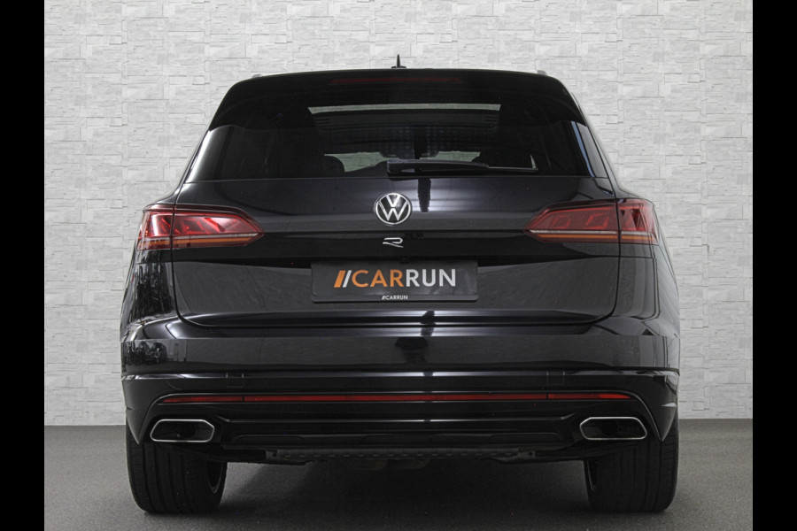 Volkswagen Touareg R 3.0 TSI 462PK E-Hybrid | Luchtvering | Puglia Leder | Panorama | ACC | Trekhaak | 22'' | Stoelventilatie | Nachtzicht | Head-Up | Standkachel | Ergo-Comfort | Sfeerverlichting | 4-Zone Clima | Stuurverwarming | Black-Optic | Dodehoek | Lane-Assist | Carplay | Draadloos Laden | BOVAG Garantie |