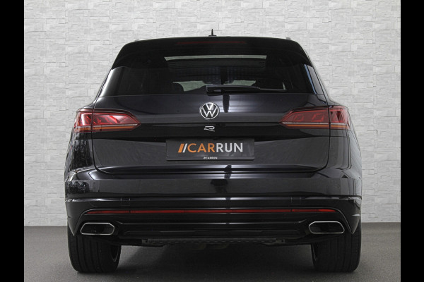 Volkswagen Touareg R 3.0 TSI 462PK E-Hybrid | Luchtvering | Puglia Leder | Panorama | ACC | Trekhaak | 22'' | Stoelventilatie | Nachtzicht | Head-Up | Standkachel | Ergo-Comfort | Sfeerverlichting | 4-Zone Clima | Stuurverwarming | Black-Optic | Dodehoek | Lane-Assist | Carplay | Draadloos Laden | BOVAG Garantie |