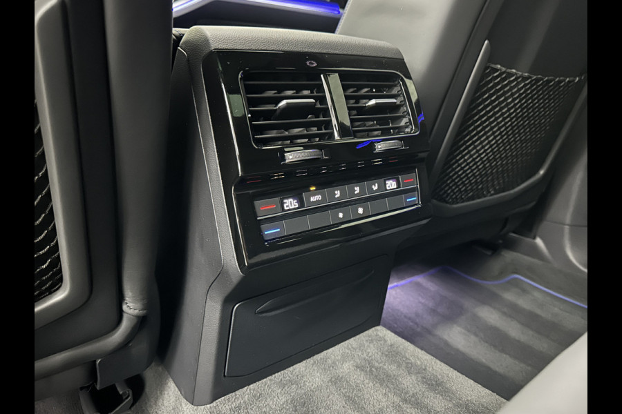 Volkswagen Touareg R 3.0 TSI 462PK E-Hybrid | Luchtvering | Puglia Leder | Panorama | ACC | Trekhaak | 22'' | Stoelventilatie | Nachtzicht | Head-Up | Standkachel | Ergo-Comfort | Sfeerverlichting | 4-Zone Clima | Stuurverwarming | Black-Optic | Dodehoek | Lane-Assist | Carplay | Draadloos Laden | BOVAG Garantie |