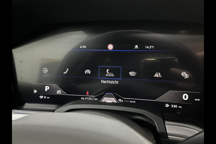 Volkswagen Touareg R 3.0 TSI 462PK E-Hybrid | Luchtvering | Puglia Leder | Panorama | ACC | Trekhaak | 22'' | Stoelventilatie | Nachtzicht | Head-Up | Standkachel | Ergo-Comfort | Sfeerverlichting | 4-Zone Clima | Stuurverwarming | Black-Optic | Dodehoek | Lane-Assist | Carplay | Draadloos Laden | BOVAG Garantie |