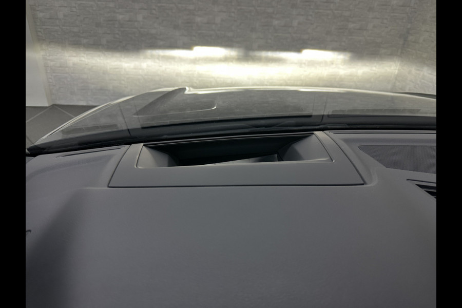 Volkswagen Touareg R 3.0 TSI 462PK E-Hybrid | Luchtvering | Puglia Leder | Panorama | ACC | Trekhaak | 22'' | Stoelventilatie | Nachtzicht | Head-Up | Standkachel | Ergo-Comfort | Sfeerverlichting | 4-Zone Clima | Stuurverwarming | Black-Optic | Dodehoek | Lane-Assist | Carplay | Draadloos Laden | BOVAG Garantie |