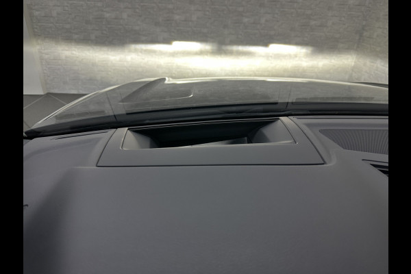 Volkswagen Touareg R 3.0 TSI 462PK E-Hybrid | Luchtvering | Puglia Leder | Panorama | ACC | Trekhaak | 22'' | Stoelventilatie | Nachtzicht | Head-Up | Standkachel | Ergo-Comfort | Sfeerverlichting | 4-Zone Clima | Stuurverwarming | Black-Optic | Dodehoek | Lane-Assist | Carplay | Draadloos Laden | BOVAG Garantie |