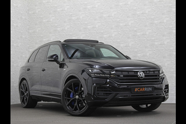 Volkswagen Touareg R 3.0 TSI 462PK E-Hybrid | Luchtvering | Puglia Leder | Panorama | ACC | Trekhaak | 22'' | Stoelventilatie | Nachtzicht | Head-Up | Standkachel | Ergo-Comfort | Sfeerverlichting | 4-Zone Clima | Stuurverwarming | Black-Optic | Dodehoek | Lane-Assist | Carplay | Draadloos Laden | BOVAG Garantie |