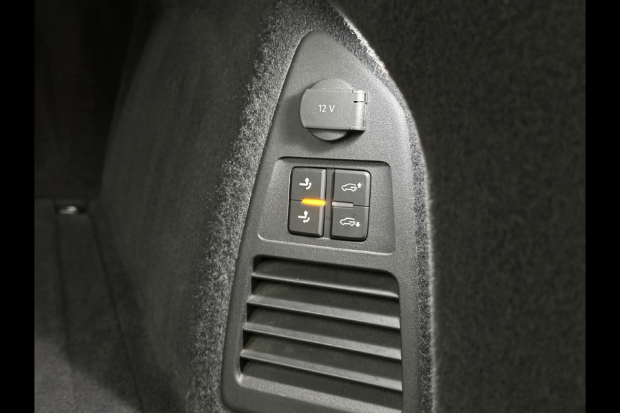 Volkswagen Touareg R 3.0 TSI 462PK E-Hybrid | Luchtvering | Puglia Leder | Panorama | ACC | Trekhaak | 22'' | Stoelventilatie | Nachtzicht | Head-Up | Standkachel | Ergo-Comfort | Sfeerverlichting | 4-Zone Clima | Stuurverwarming | Black-Optic | Dodehoek | Lane-Assist | Carplay | Draadloos Laden | BOVAG Garantie |