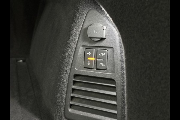 Volkswagen Touareg R 3.0 TSI 462PK E-Hybrid | Luchtvering | Puglia Leder | Panorama | ACC | Trekhaak | 22'' | Stoelventilatie | Nachtzicht | Head-Up | Standkachel | Ergo-Comfort | Sfeerverlichting | 4-Zone Clima | Stuurverwarming | Black-Optic | Dodehoek | Lane-Assist | Carplay | Draadloos Laden | BOVAG Garantie |