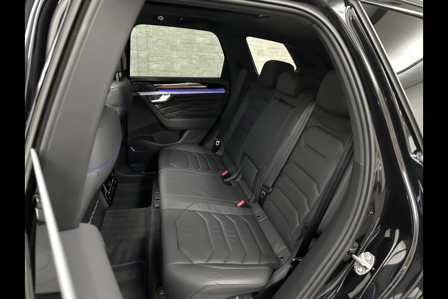 Volkswagen Touareg R 3.0 TSI 462PK E-Hybrid | Luchtvering | Puglia Leder | Panorama | ACC | Trekhaak | 22'' | Stoelventilatie | Nachtzicht | Head-Up | Standkachel | Ergo-Comfort | Sfeerverlichting | 4-Zone Clima | Stuurverwarming | Black-Optic | Dodehoek | Lane-Assist | Carplay | Draadloos Laden | BOVAG Garantie |