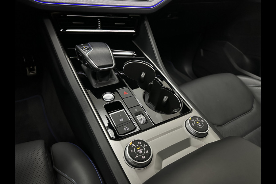 Volkswagen Touareg R 3.0 TSI 462PK E-Hybrid | Luchtvering | Puglia Leder | Panorama | ACC | Trekhaak | 22'' | Stoelventilatie | Nachtzicht | Head-Up | Standkachel | Ergo-Comfort | Sfeerverlichting | 4-Zone Clima | Stuurverwarming | Black-Optic | Dodehoek | Lane-Assist | Carplay | Draadloos Laden | BOVAG Garantie |