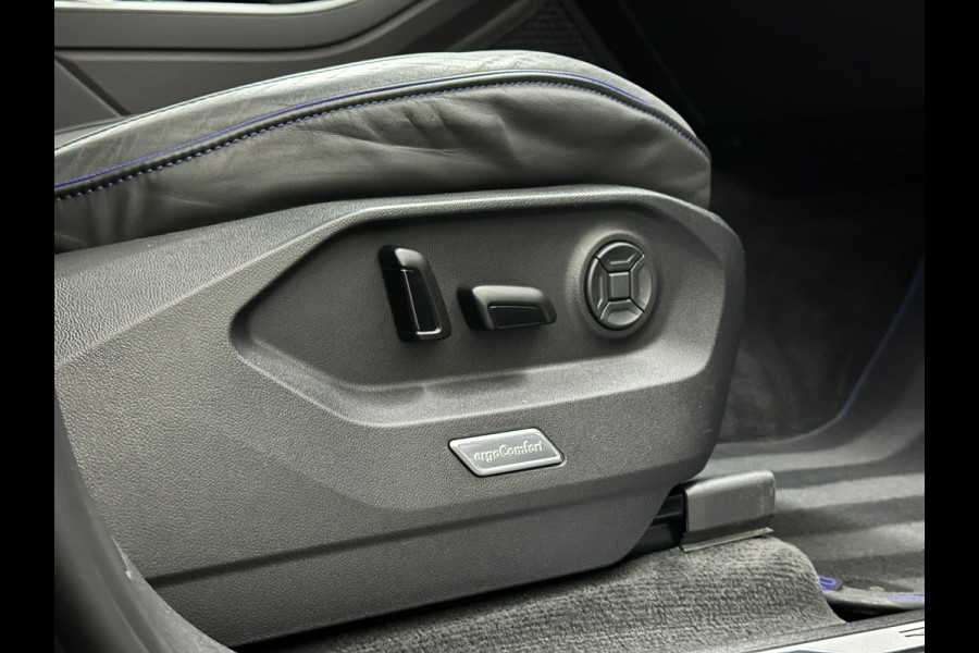 Volkswagen Touareg R 3.0 TSI 462PK E-Hybrid | Luchtvering | Puglia Leder | Panorama | ACC | Trekhaak | 22'' | Stoelventilatie | Nachtzicht | Head-Up | Standkachel | Ergo-Comfort | Sfeerverlichting | 4-Zone Clima | Stuurverwarming | Black-Optic | Dodehoek | Lane-Assist | Carplay | Draadloos Laden | BOVAG Garantie |