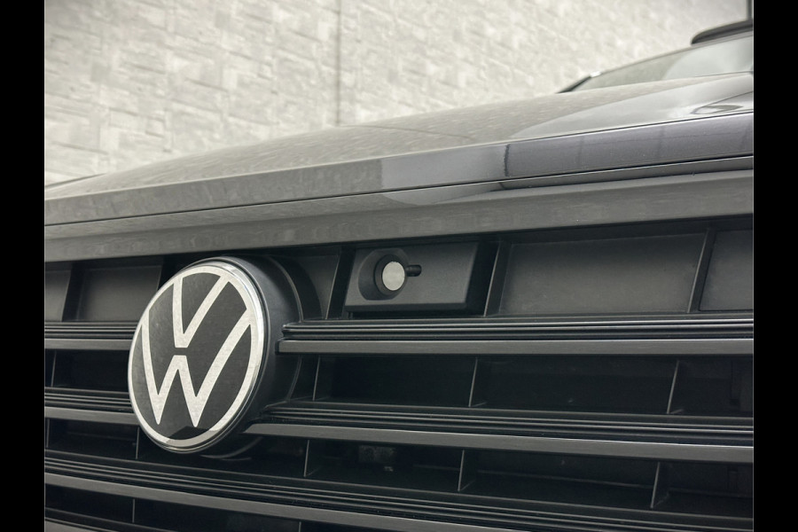 Volkswagen Touareg R 3.0 TSI 462PK E-Hybrid | Luchtvering | Puglia Leder | Panorama | ACC | Trekhaak | 22'' | Stoelventilatie | Nachtzicht | Head-Up | Standkachel | Ergo-Comfort | Sfeerverlichting | 4-Zone Clima | Stuurverwarming | Black-Optic | Dodehoek | Lane-Assist | Carplay | Draadloos Laden | BOVAG Garantie |