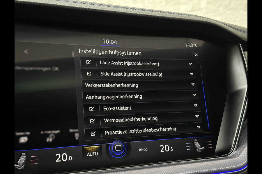 Volkswagen Touareg R 3.0 TSI 462PK E-Hybrid | Luchtvering | Puglia Leder | Panorama | ACC | Trekhaak | 22'' | Stoelventilatie | Nachtzicht | Head-Up | Standkachel | Ergo-Comfort | Sfeerverlichting | 4-Zone Clima | Stuurverwarming | Black-Optic | Dodehoek | Lane-Assist | Carplay | Draadloos Laden | BOVAG Garantie |