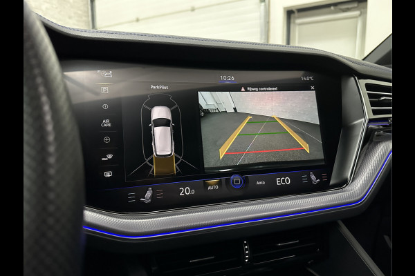 Volkswagen Touareg R 3.0 TSI 462PK E-Hybrid | Luchtvering | Puglia Leder | Panorama | ACC | Trekhaak | 22'' | Stoelventilatie | Nachtzicht | Head-Up | Standkachel | Ergo-Comfort | Sfeerverlichting | 4-Zone Clima | Stuurverwarming | Black-Optic | Dodehoek | Lane-Assist | Carplay | Draadloos Laden | BOVAG Garantie |