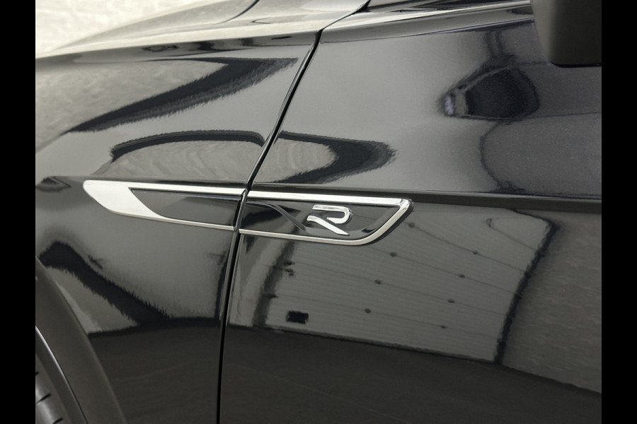 Volkswagen Touareg R 3.0 TSI 462PK E-Hybrid | Luchtvering | Puglia Leder | Panorama | ACC | Trekhaak | 22'' | Stoelventilatie | Nachtzicht | Head-Up | Standkachel | Ergo-Comfort | Sfeerverlichting | 4-Zone Clima | Stuurverwarming | Black-Optic | Dodehoek | Lane-Assist | Carplay | Draadloos Laden | BOVAG Garantie |