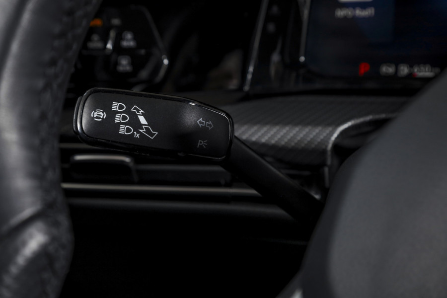 Volkswagen Golf Variant 1.5 eTSI 150 PK R-Line - Automaat | S/K- Panodak | Dig. Cockpit | Adapt. Cruise | PDC | Camera | NAV + App. Connect | ECC | Afn. Trekhaak | LM 18" |