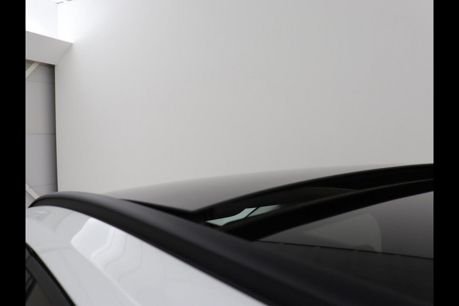 Ford Focus 1.0 EcoBoost Active | Panoramadak | Trekhaak | Stoel & stuurverwarming | B&O Sound | Carplay | Navigatie | Full LED | Keyless | Comfortstoelen | Climate control | Parkeerhulp