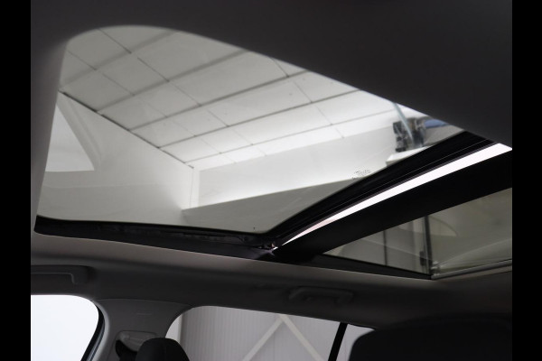 Ford Focus 1.0 EcoBoost Active | Panoramadak | Trekhaak | Stoel & stuurverwarming | B&O Sound | Carplay | Navigatie | Full LED | Keyless | Comfortstoelen | Climate control | Parkeerhulp