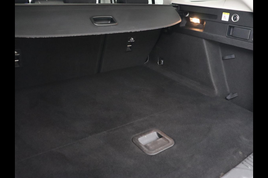 Ford Focus 1.0 EcoBoost Active | Panoramadak | Trekhaak | Stoel & stuurverwarming | B&O Sound | Carplay | Navigatie | Full LED | Keyless | Comfortstoelen | Climate control | Parkeerhulp