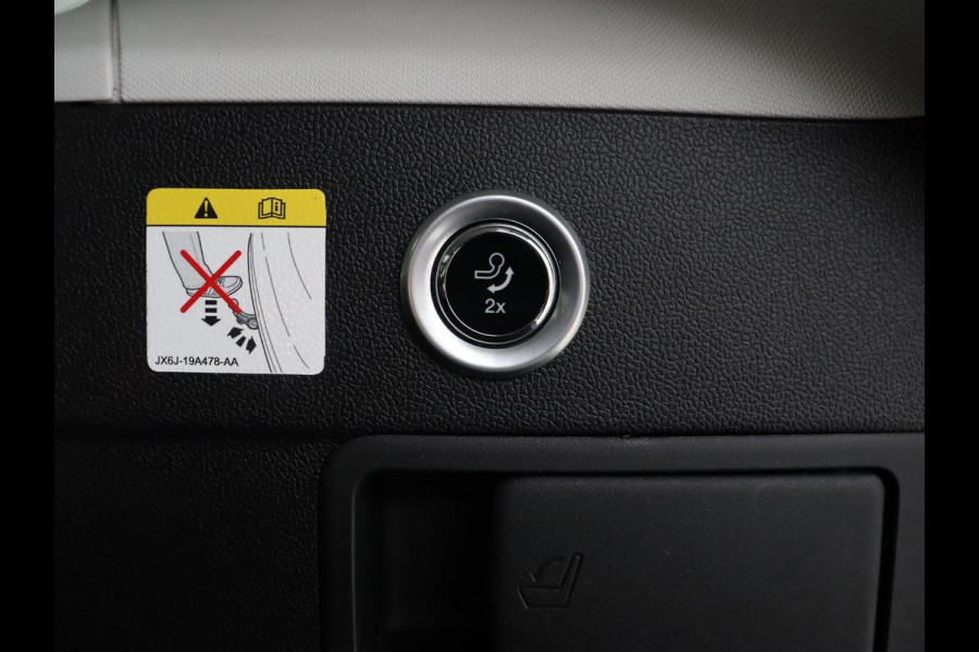 Ford Focus 1.0 EcoBoost Active | Panoramadak | Trekhaak | Stoel & stuurverwarming | B&O Sound | Carplay | Navigatie | Full LED | Keyless | Comfortstoelen | Climate control | Parkeerhulp