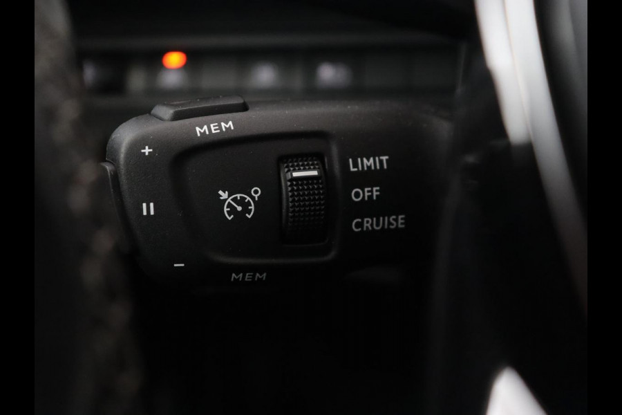 Peugeot 3008 1.6 HYbrid 225 Allure | Trekhaak | Camera | Half leder | Full LED | DAB | Parkeerhulp | Cruise control | Bluetooth | Climate control | PHEV | Plug In