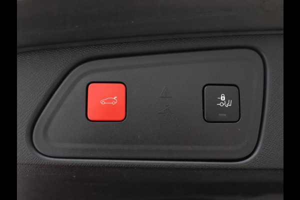 Peugeot 3008 1.6 HYbrid 225 Allure | Trekhaak | Camera | Half leder | Full LED | DAB | Parkeerhulp | Cruise control | Bluetooth | Climate control | PHEV | Plug In