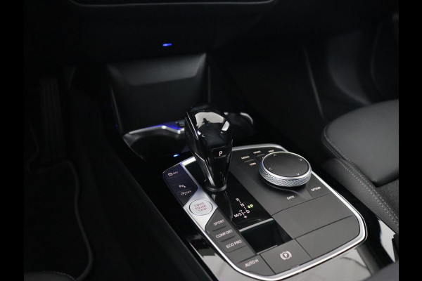 BMW 1-serie 118i Executive | Sport Line | Trekhaak | Sportstoelen | Carplay | Navigatie | Live Cockpit | Full LED | DAB | Climate control | Parkeerhulp | Sfeerverlichting