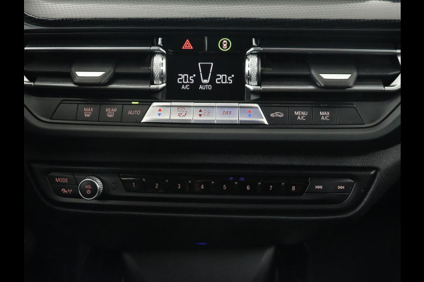 BMW 1-serie 118i Executive | Sport Line | Trekhaak | Sportstoelen | Carplay | Navigatie | Live Cockpit | Full LED | DAB | Climate control | Parkeerhulp | Sfeerverlichting