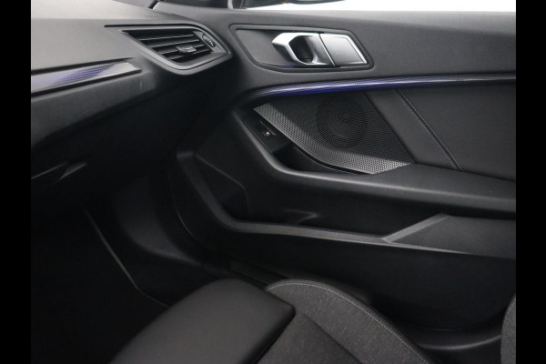 BMW 1-serie 118i Executive | Sport Line | Trekhaak | Sportstoelen | Carplay | Navigatie | Live Cockpit | Full LED | DAB | Climate control | Parkeerhulp | Sfeerverlichting