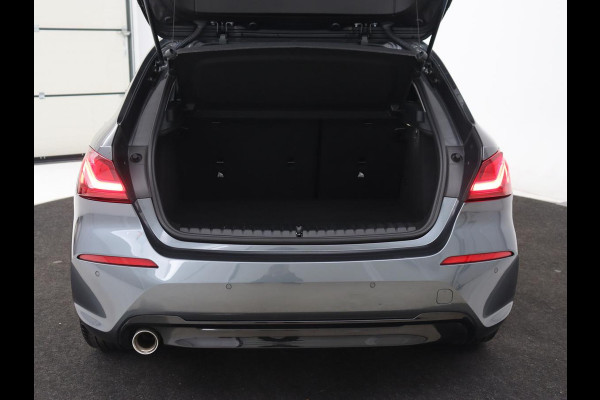 BMW 1-serie 118i Executive | Sport Line | Trekhaak | Sportstoelen | Carplay | Navigatie | Live Cockpit | Full LED | DAB | Climate control | Parkeerhulp | Sfeerverlichting