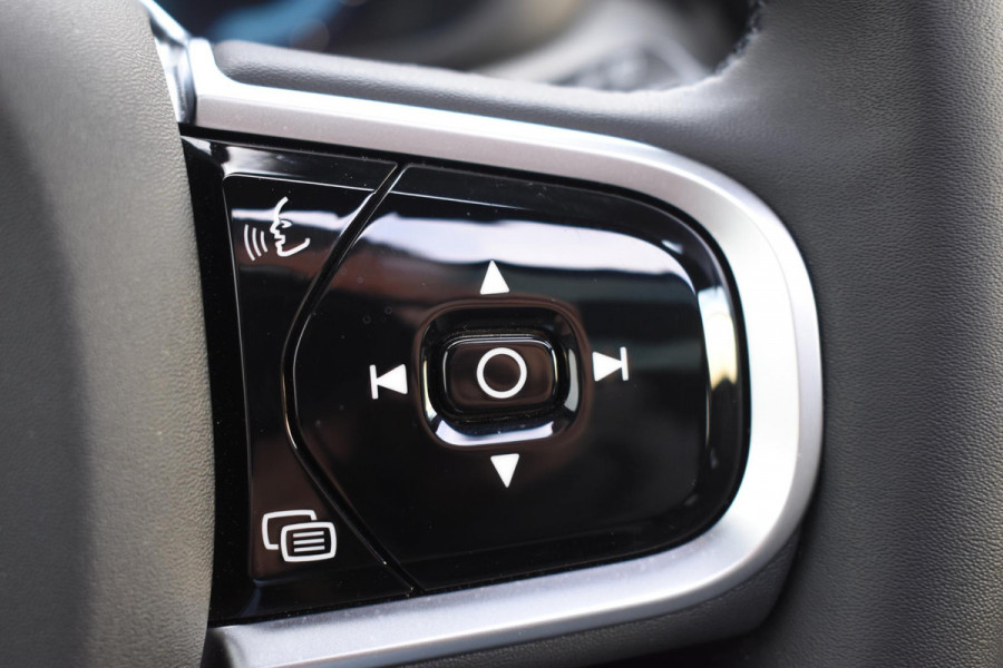 Volvo XC60 T6 350PK Automaat Plug-in hybrid AWD Plus Dark / Panoramadak / Harman Kardon / Luchtvering / 360 camera / Sport stoelen / 21'' velgen / NIEUWPRIJS EUR 81.500,-