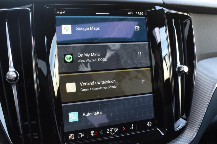 Volvo XC60 T6 350PK Automaat Plug-in hybrid AWD Plus Dark / Panoramadak / Harman Kardon / Luchtvering / 360 camera / Sport stoelen / 21'' velgen / NIEUWPRIJS EUR 81.500,-